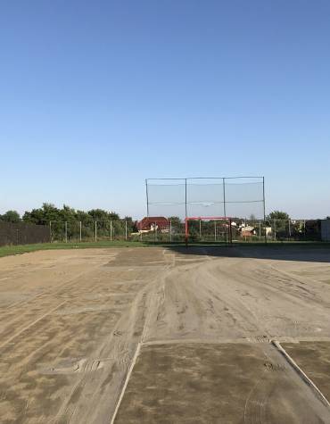Kolejna duża inwestycja w Kaliszu.  Już we wrześniu uczniowie SP nr 9 będą mogli rozegrać swój pierwszy mecz na nowym boisku do piłki nożnej.